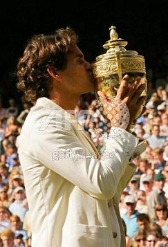 Roger Federer 4x-es bajnoka Wimbledonnak!!!! :)) (Rafa legyzsvel ;) )